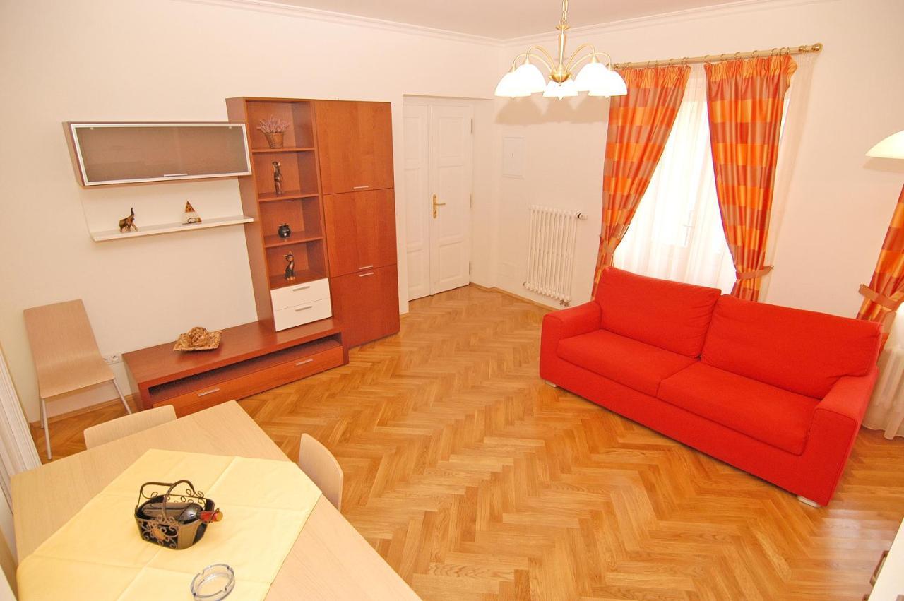 Residence La Familia Prag Exteriör bild