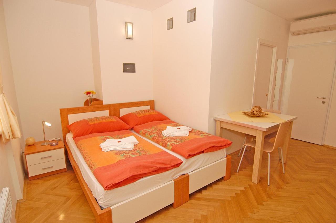 Residence La Familia Prag Exteriör bild