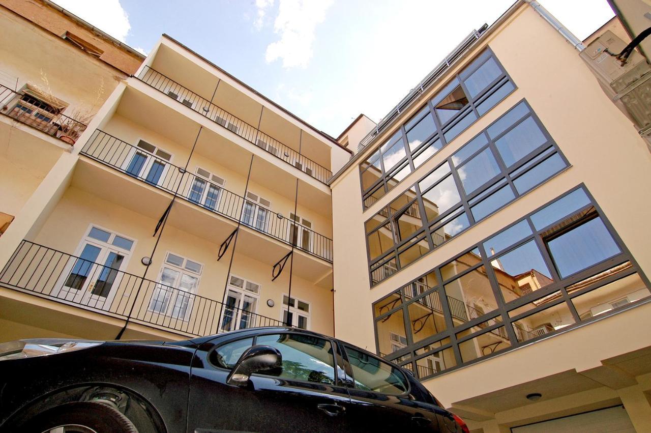 Residence La Familia Prag Exteriör bild